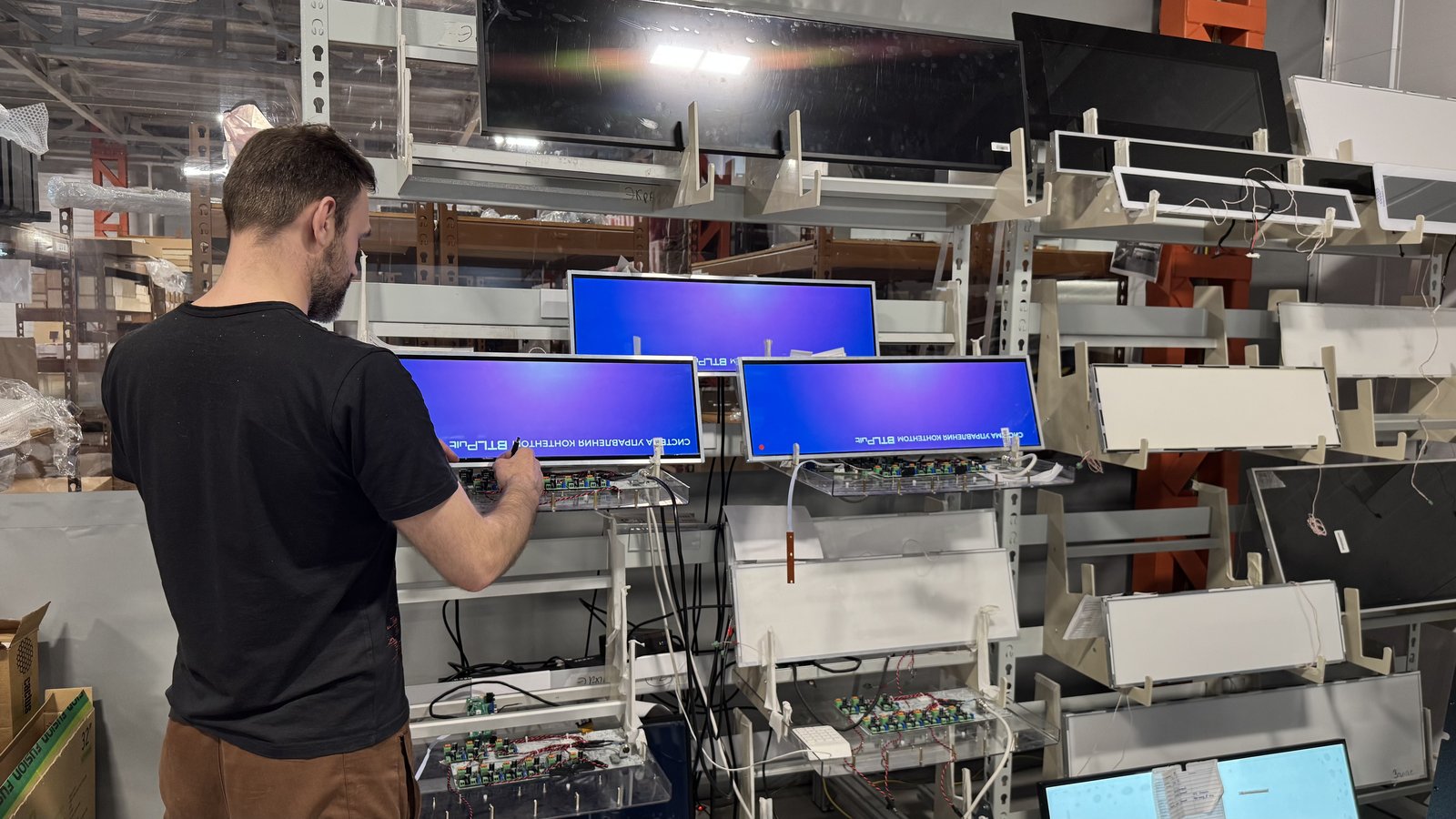 Тестирование LCD-экранов на производстве BTLScreen