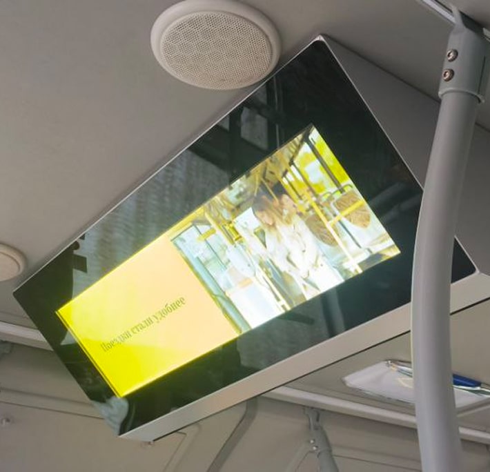 экран в трамвай